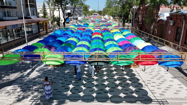 Праздничное оформление улицы Конституции Казахстана ко Дню города Петропавлоск